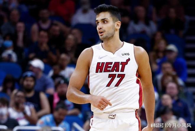 勇士四连败伤兵满营签下救火中锋迎战尼克斯