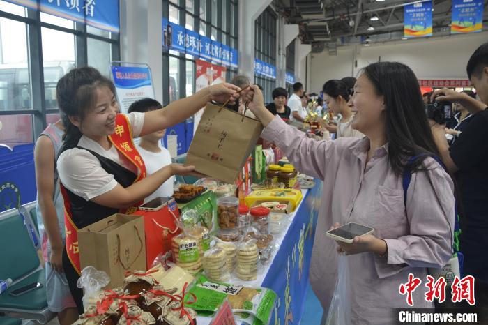河北宽城首届村BA篮球赛点燃乡村热情
