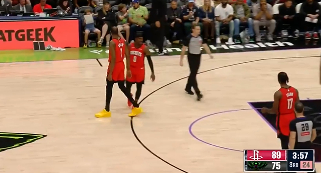 杜兰特第三节高效砍分引领火箭逆转鹈鹕