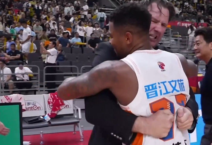 福建男篮历史性逆转广东男篮 皮特森39+6+7助球队